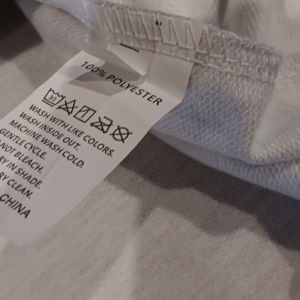 Long sleeve top. Paw print design. - Picture 5 of 5